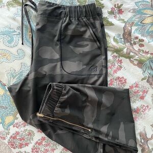 Albion Fit Camo Jetsetter Joggers